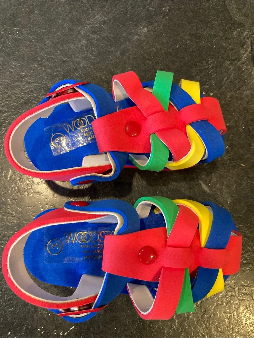 Boys Woodstock red green yellow blue rainbow sandals size 3